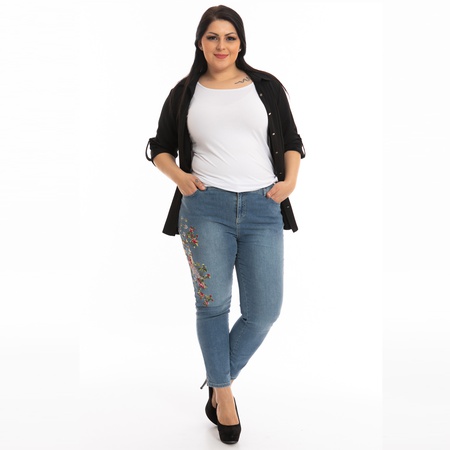 Büyük Beden Nakış Detaylı Kot