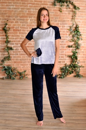 Костюмы женские