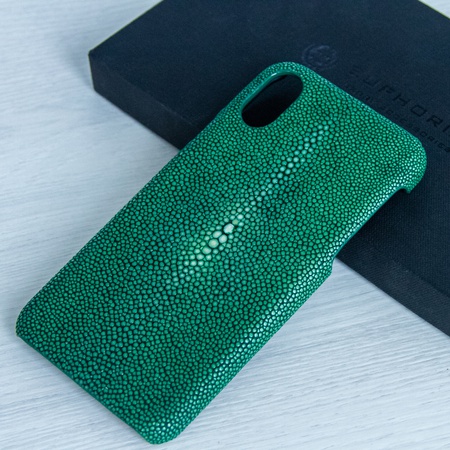 Чехол для iPhone X изготовлен из кожи морского ската.