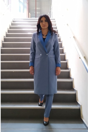 женская одежда: костюмы, пиджаки, брюки, юбки, жакеты, жилеты, платья, пальто