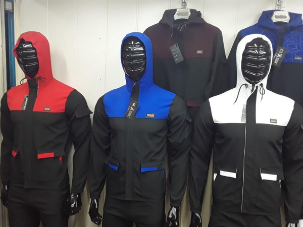 Спортивные костюм