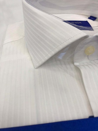 Erkeklerin gömlekleri