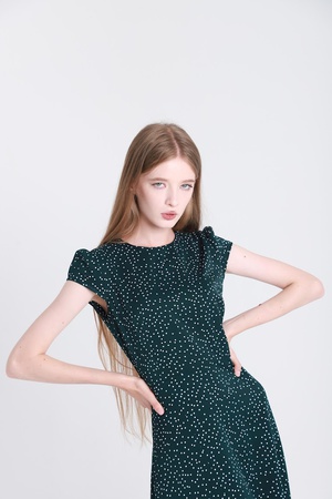 Платье миди с закрытой спиной