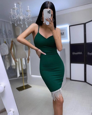 Eteğinde zincir olan elbise. modeli 631