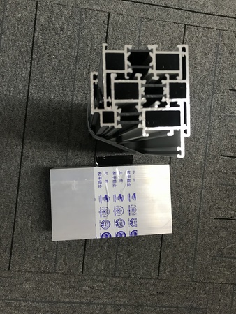Алюминиевый профиль для дверей, окон, фасадных систем