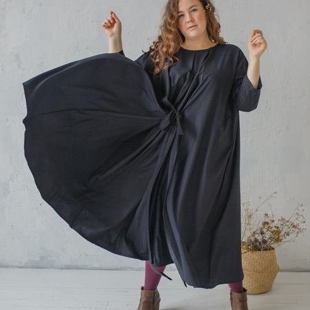 Платье с поясом лентой