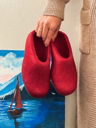 Войлочнные тапочки Red