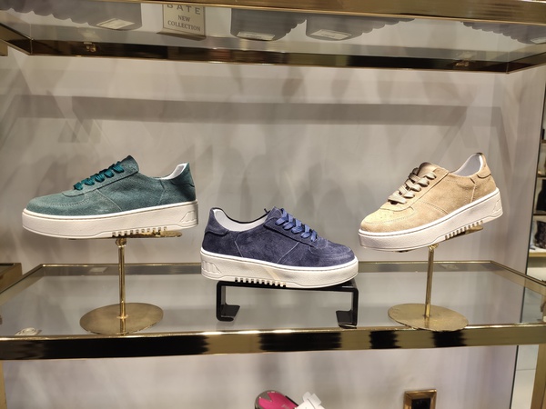 Кроссовки 2023