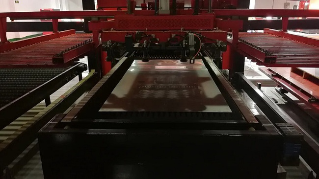 Otomatik sac yükleme ve kalibrasyonlu sac lazer kesim hattı SEKIRUS P2302M-3015GAZR