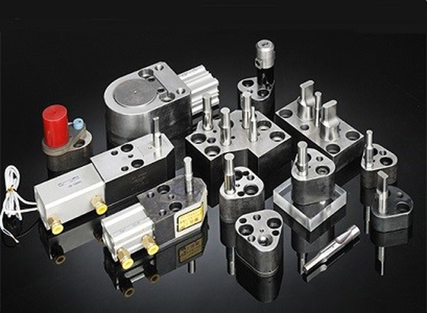 Одноместные пуансонные фиксаторы Dayton