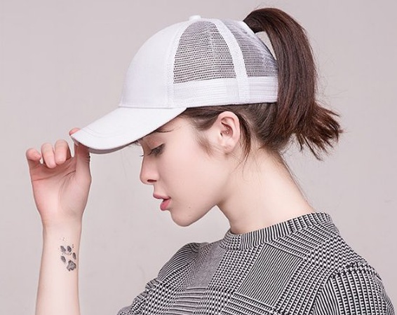 Fileli Kadın At Kuyruğu Şapkası