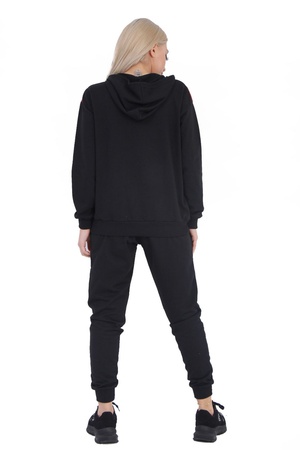 Спортивный костюм в полоску с воротником и молнией