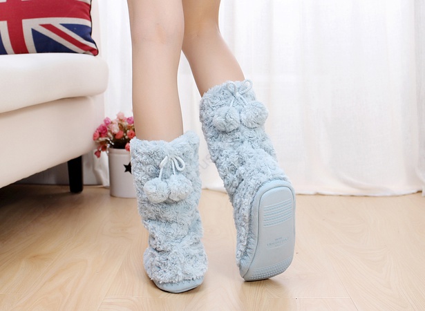 Угги с плюшевыми помпонами L-106