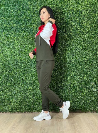 Спортивная женская одежда