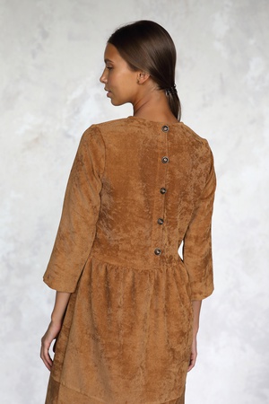 Düğmeli kahverengi kadife elbise