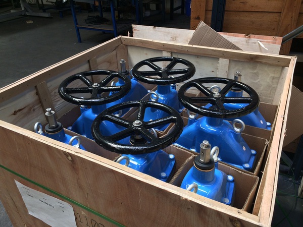 Kapatma ve kontrol vanaları.