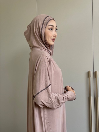 Платье с пришитой балаклавой и капюшоном