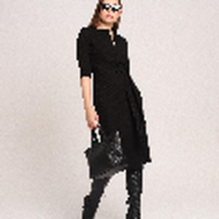 Трикотажное стильное платье с разрезом. Размерный ряд 42-48.