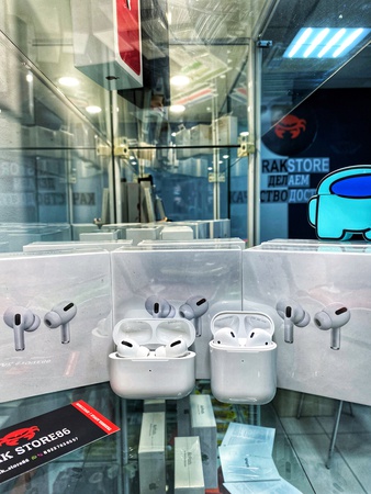 iPhone, AirPods, Apple Watch, aksesuarlar, spor ayakkabılar, set üstü kutular