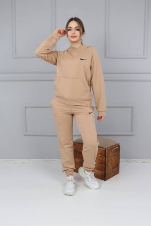 СПОРТИВНЫЙ КОСТЮМ С КАПЮШОНОМ