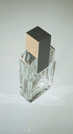 Parfümeri için cam şişeler.