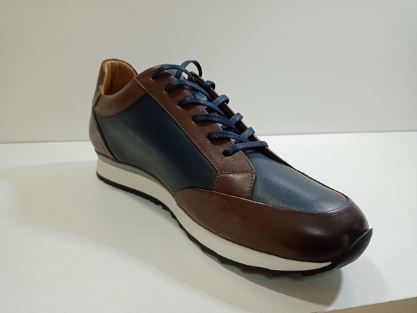 Men's shoes made of genuine leather