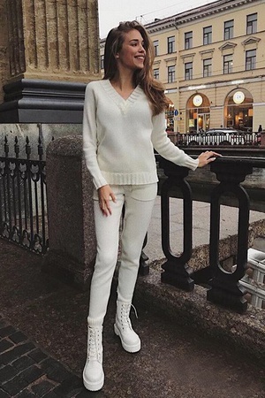 Спортивные костюмы, платья, костюмы, верхняя одежда.