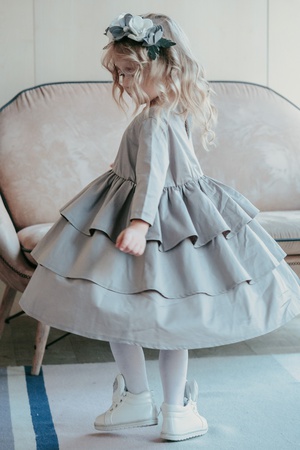 Плате "Воланы" серого цвета