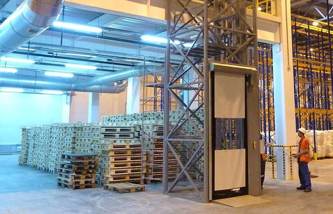 Грузовые подъемники для склада