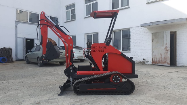 Гусеничный мини-экскаватор