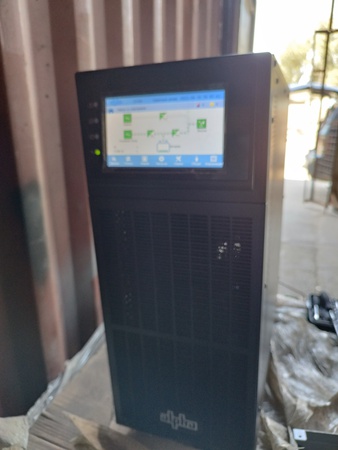 وحدة إمداد الطاقة غير المنقطعة