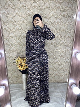 Платье с рюшкой по рельефу