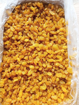 Изюм желтый