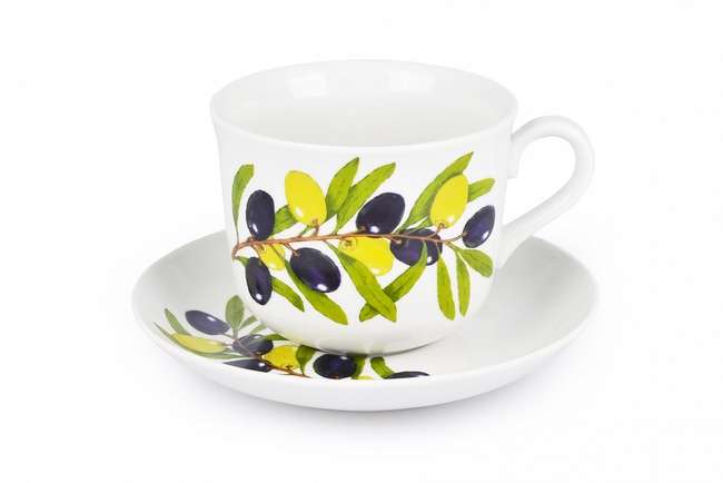 كوب شاي مع صحن زيتون نوستالجيا
