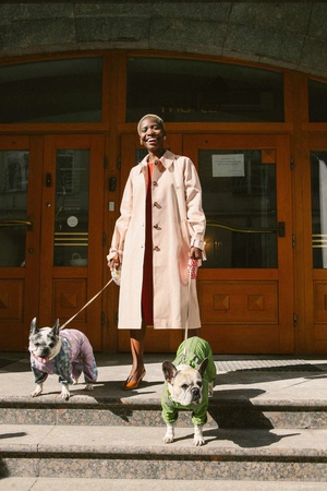 ДВУБОРТНЫЙ ТРЕНЧ С ЗАВЯЗКАМИ НА РУКАВАХ