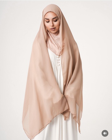 Шейла с пришитым подхиджабником