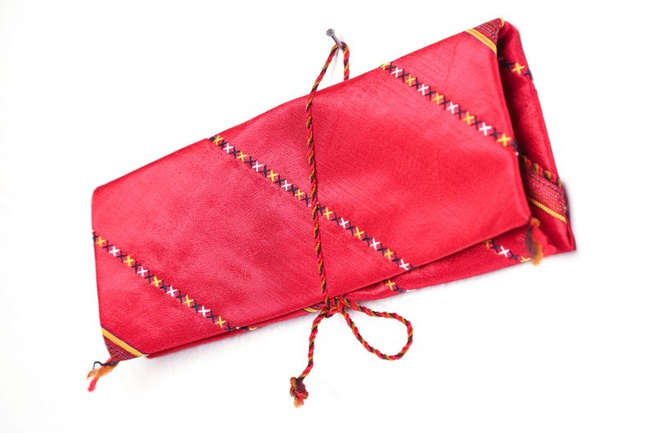 Элегантный красный клатч ручной работы