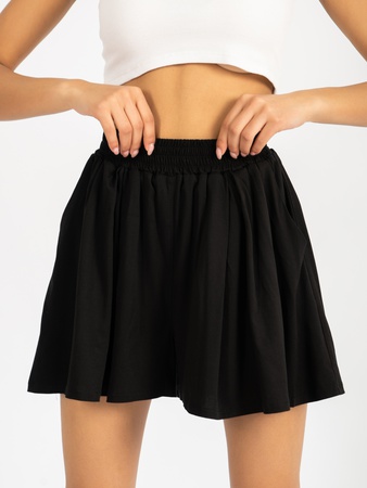 Elastikli, cepli kadın şortları (etek-şortlar)