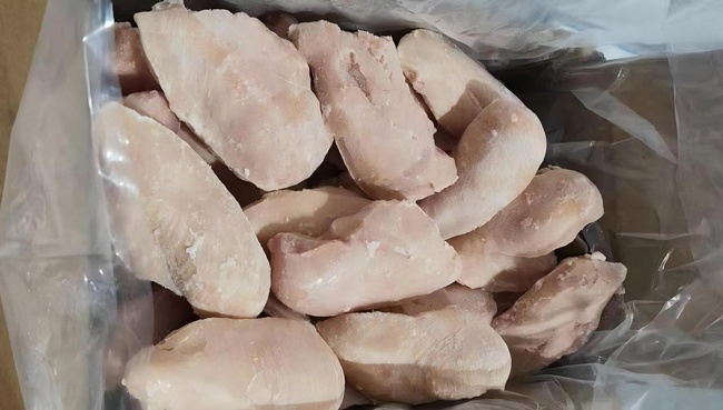 Целая курица и разделанная продукция, возможна изготовление упаковки по вашему запросу.