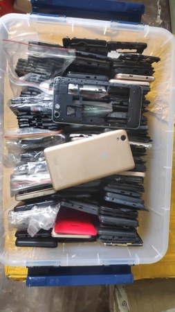 Смартфоны и запчасти