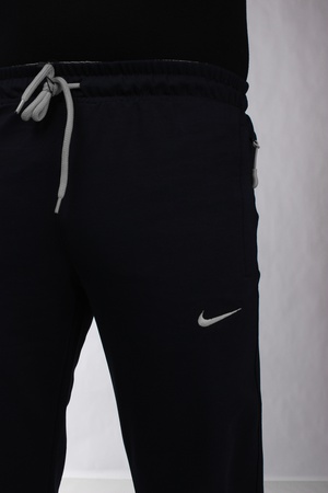 Мужские спортивные брюки на манжете.