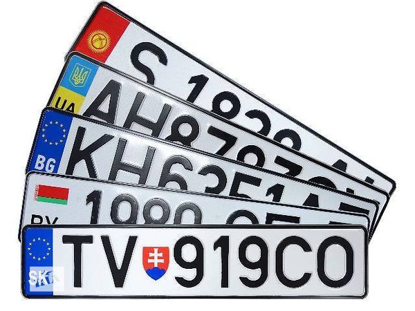 Arabalarda çoğaltılmış plakalar