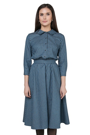 Платье с круглым отложным воротничком