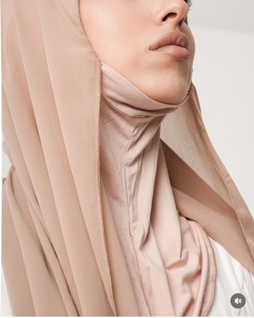 Шейла с пришитым подхиджабником