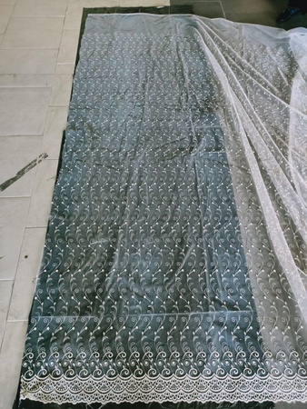 Тюлевая ткань с вышивкой