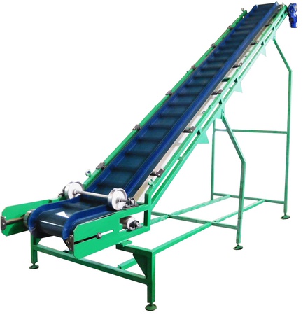 Eğimli bantlı konveyör