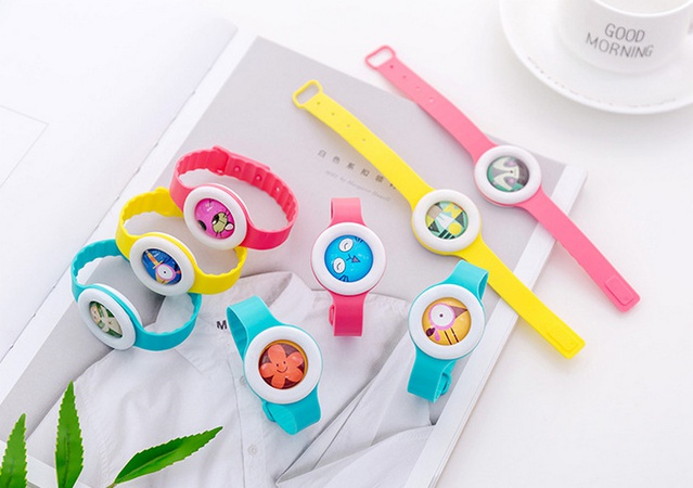 Uçucu yağlar içeren sivrisinek kovucu bileklik