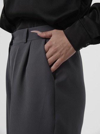 Брюки бананы классические на высокой посадке