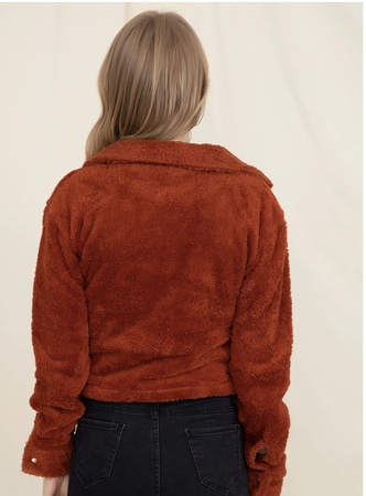 Короткая плюшевая куртка