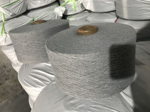 Karışımlı iplik (%30 PE, %70 Pamuk) Nm 10/1 koyu gri